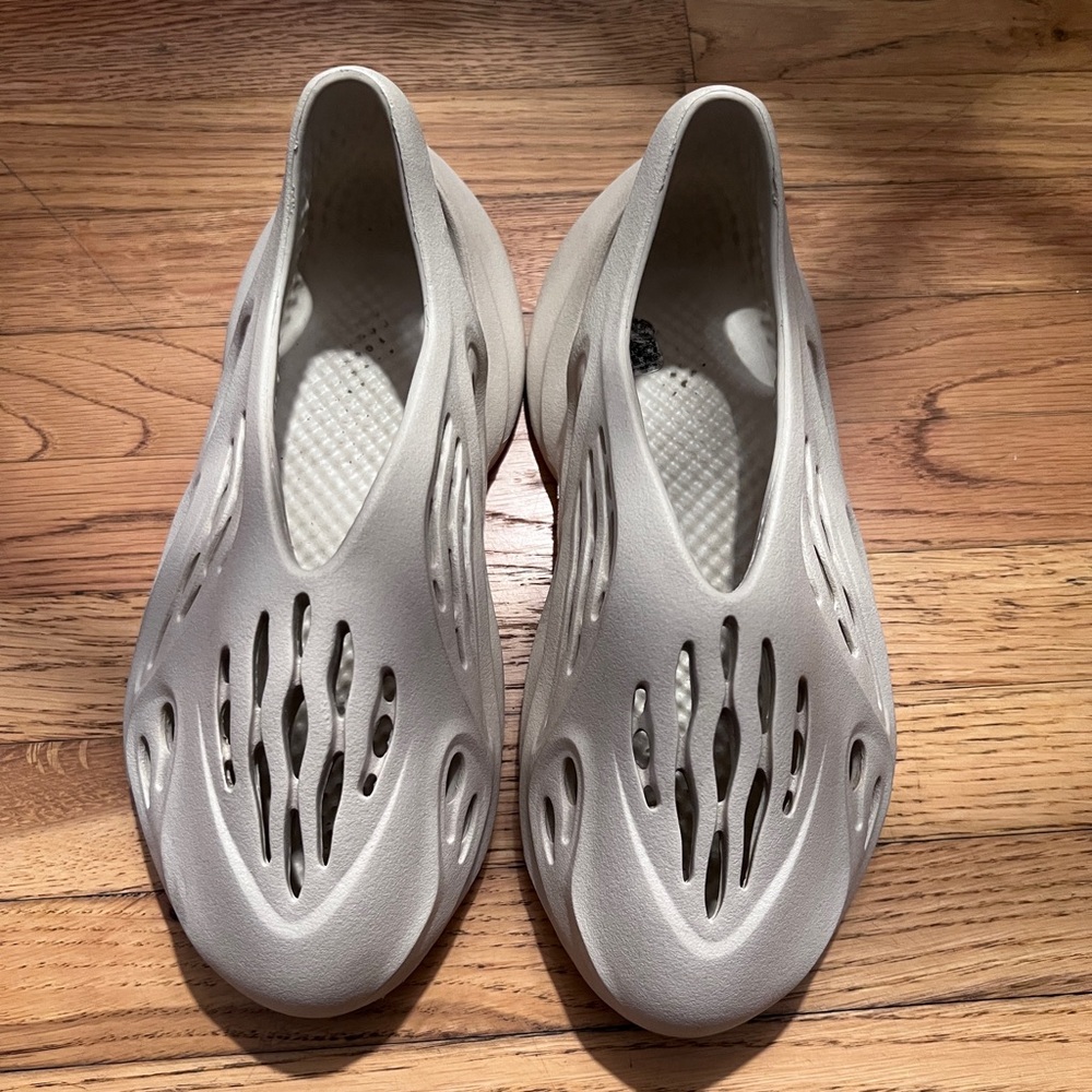 Yeezy Foam Runners, very comfortable. Like new, beige.